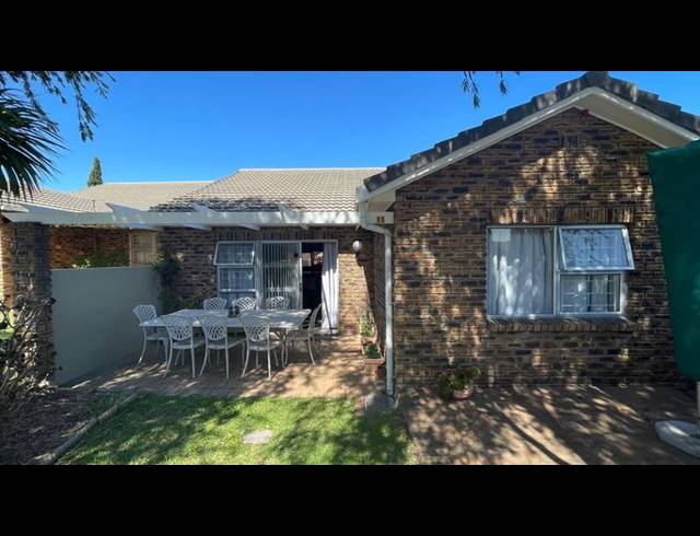 3 BEDROOM TOWNHOUSE FOR SALE IN TYGER VALLEY